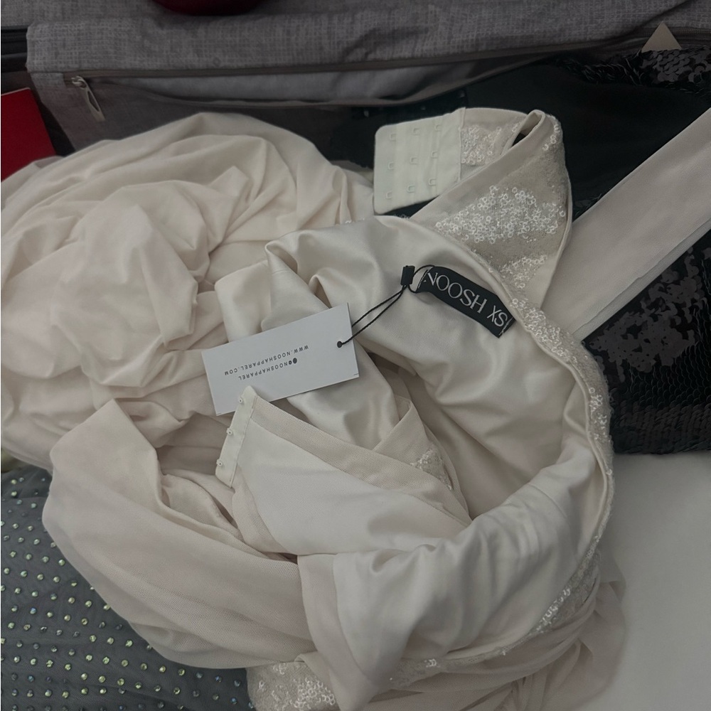 Elegant White Halter Gown - Picture 5 of 5